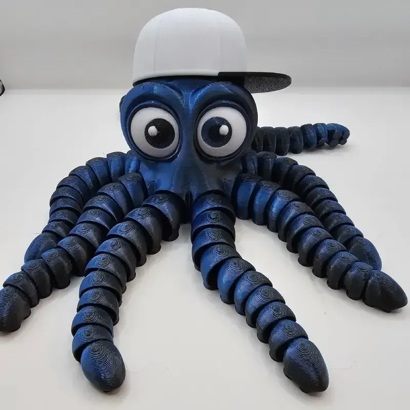 Fleksibel Blæksprutte med Kasket – 3D-printet figur med bevægelige arme | TM3DPRINT I/S